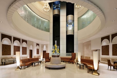Lobby. Ramada Plaza by Wyndham Chennai