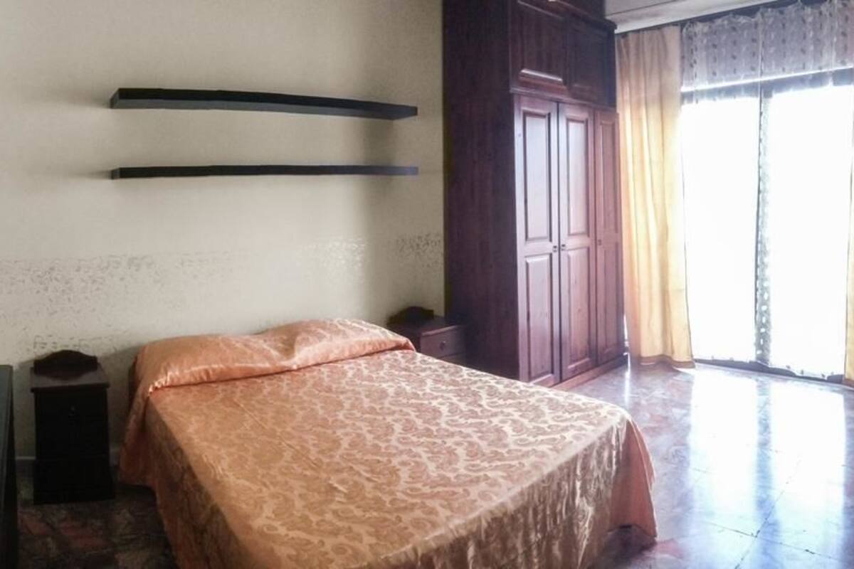 Escritorio, cortinas blackout y insonorización