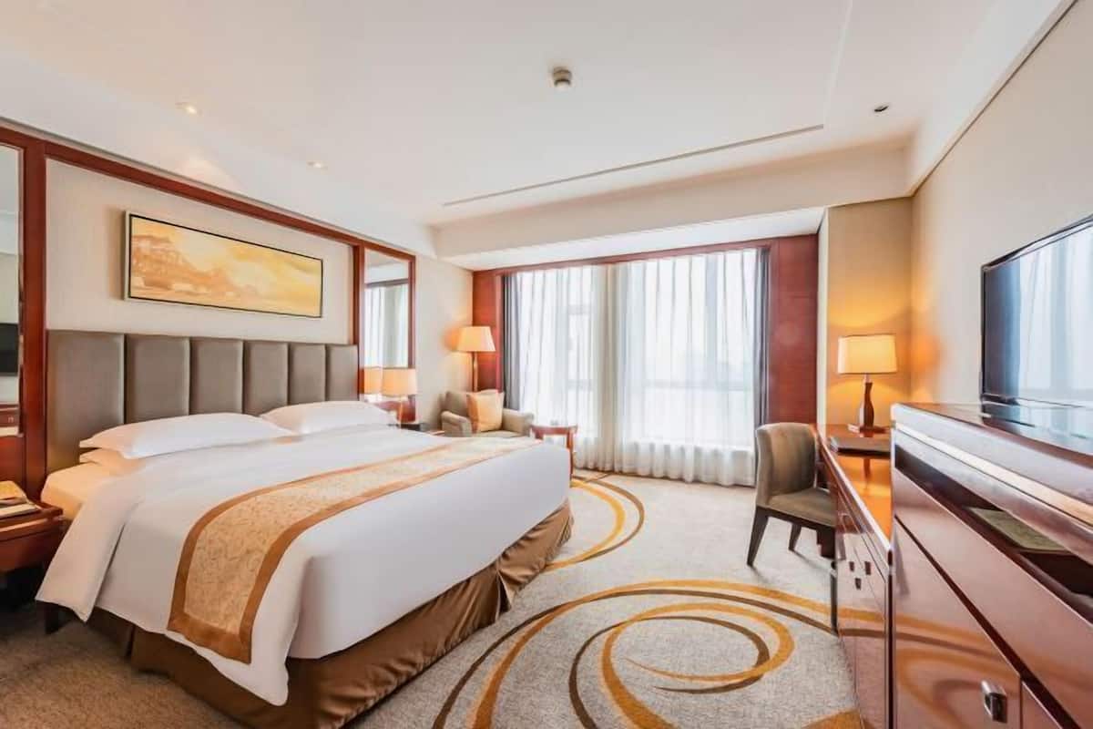 Minibar, in-room safe, desk, blackout drapes
