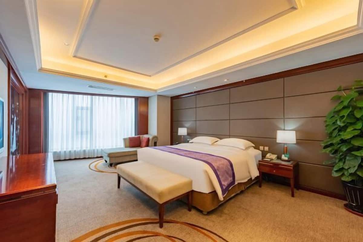 Minibar, in-room safe, desk, blackout drapes