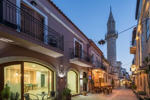Front of property – evening/night - Minaret Suites & Apartments (Chania)