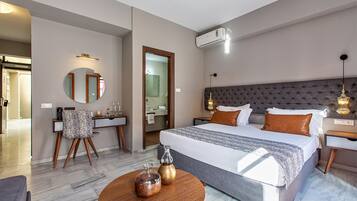 Superior Room | 1 bedroom, in-room safe, soundproofing, iron/ironing board