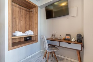 Deluxe Double Room | In-room safe, soundproofing, iron/ironing board, free WiFi - Minaret Suites & Apartments (Chania)
