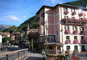 Front of property - Hotel Stella (Moena)