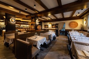 2 restaurants, lunch, dinner served; local cuisine - Hotel Stella (Moena)