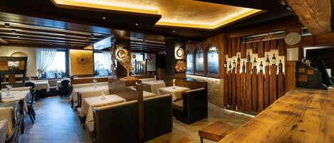 2 restaurants, lunch, dinner served; local cuisine