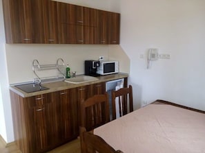 Apartemen Mewah, Bebas Asap Rokok | Dapur kecil pribadi | Lemari es dan microwave (berdasarkan permintaan)