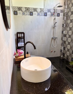 Deluxe Room | Bathroom - Mango Home Riverside (Giong Trom)