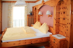 Suite (Zirbensuite) | Premium bedding, in-room safe, soundproofing, free WiFi