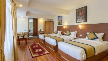 Deluxe Triple Room, 3 Single Beds, Private Bathroom, Garden View