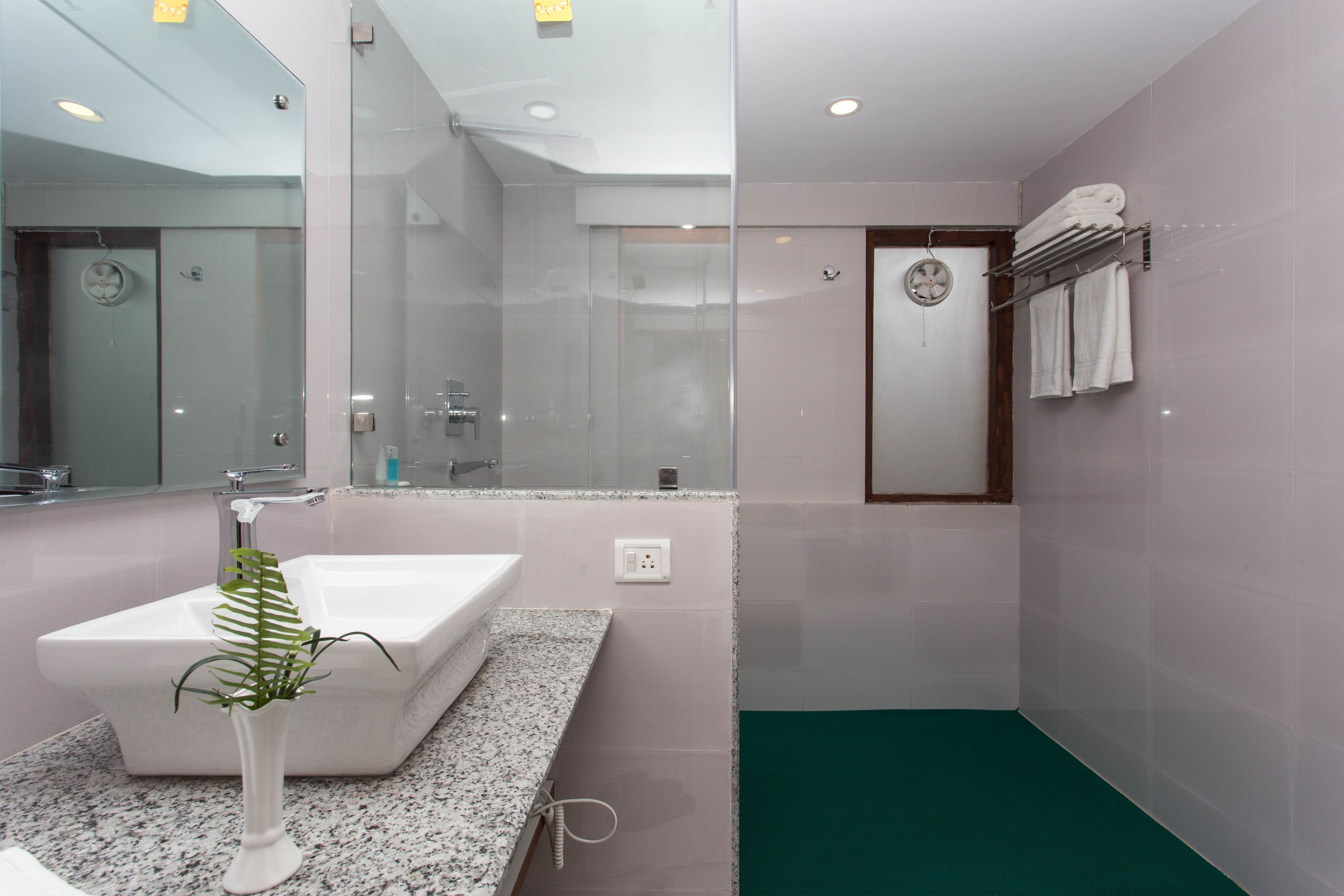 shower, rainfall showerhead, free toiletries, hair dryer