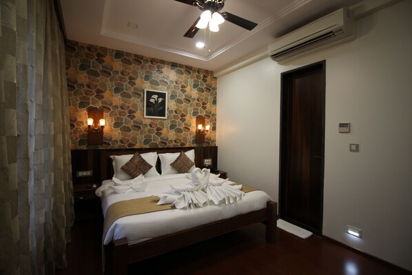 Deluxe Room | Living room
