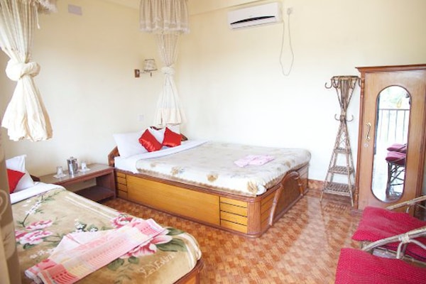 豪華客房 | 房內夾萬、書桌、免費 Wi-Fi