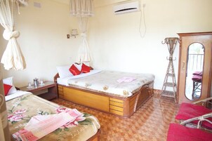 Deluxe Room | In-room safe, desk, free WiFi