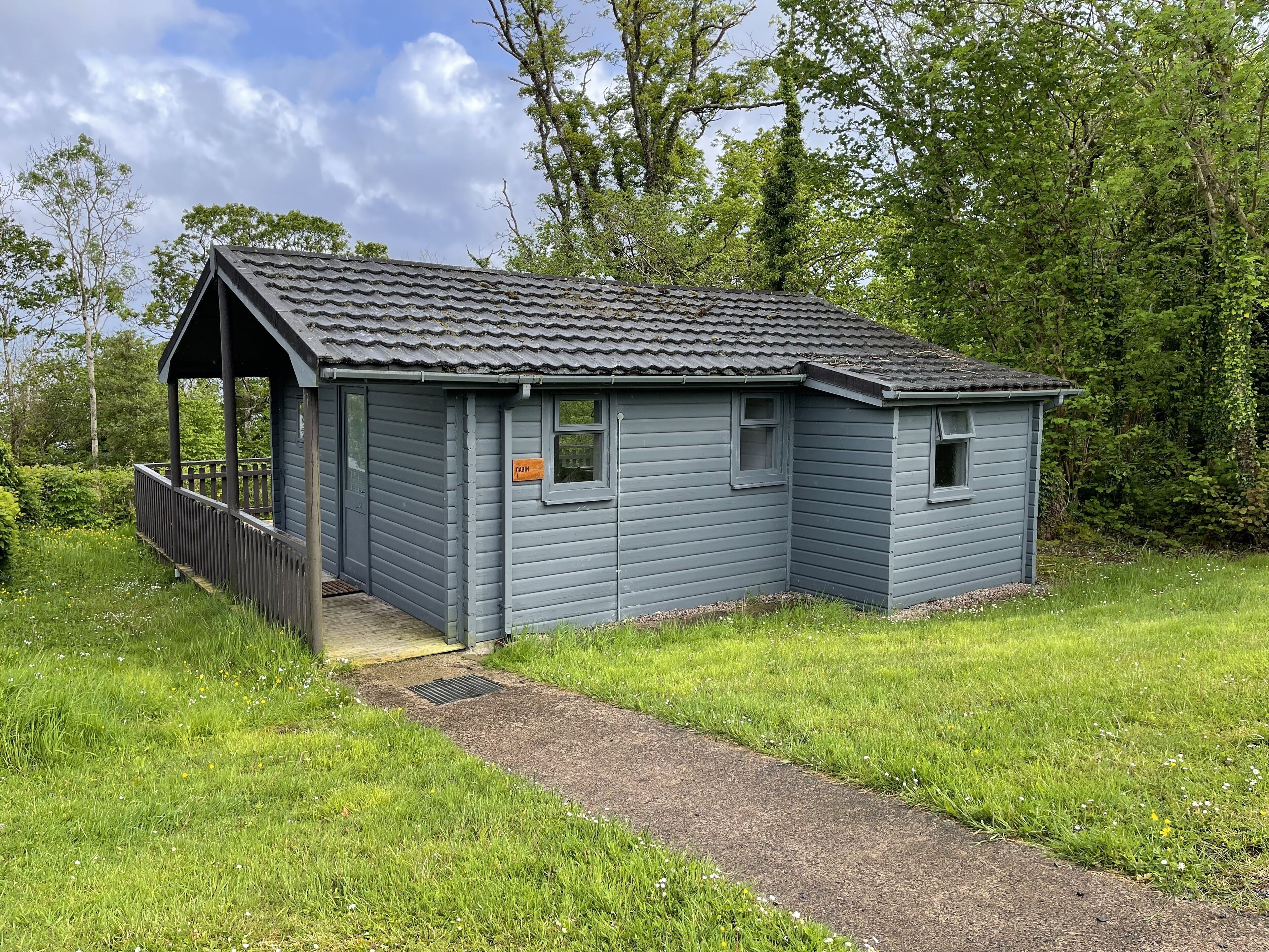 cabin | 1 bedroom, iron/ironing board, wifi, bed sheets