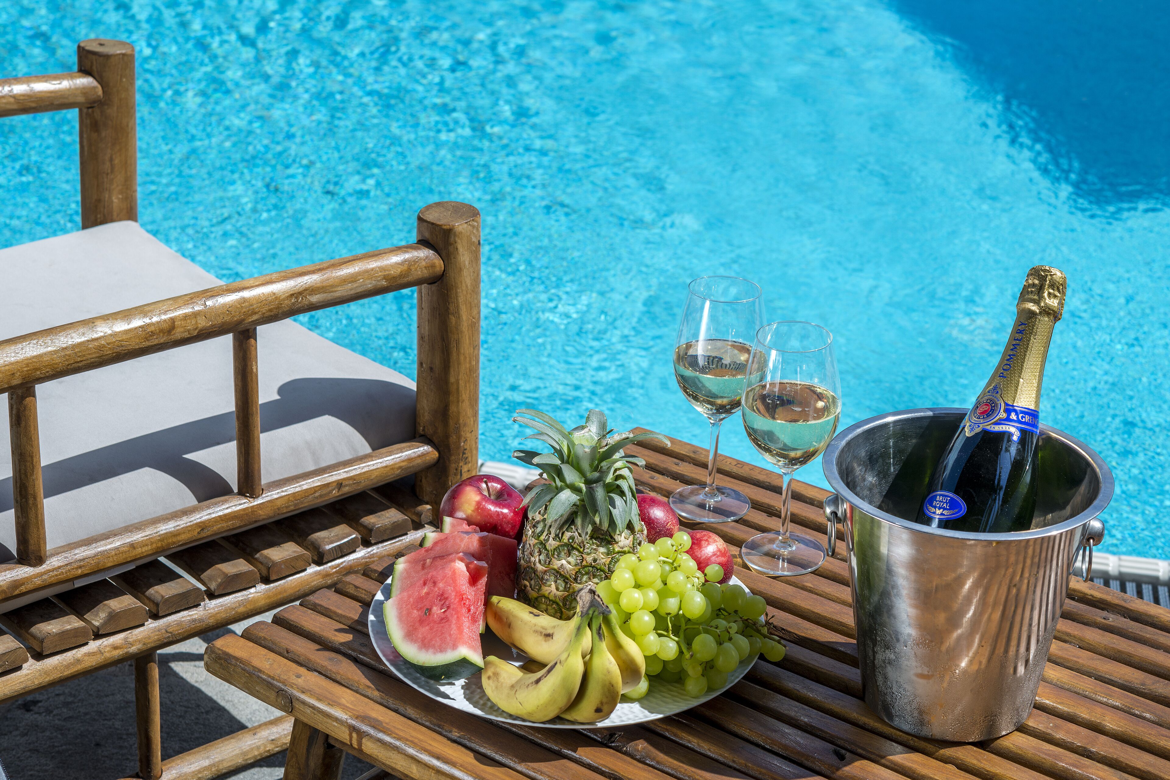 outdoor pool, open 9:00 am to 5:00 pm, pool loungers