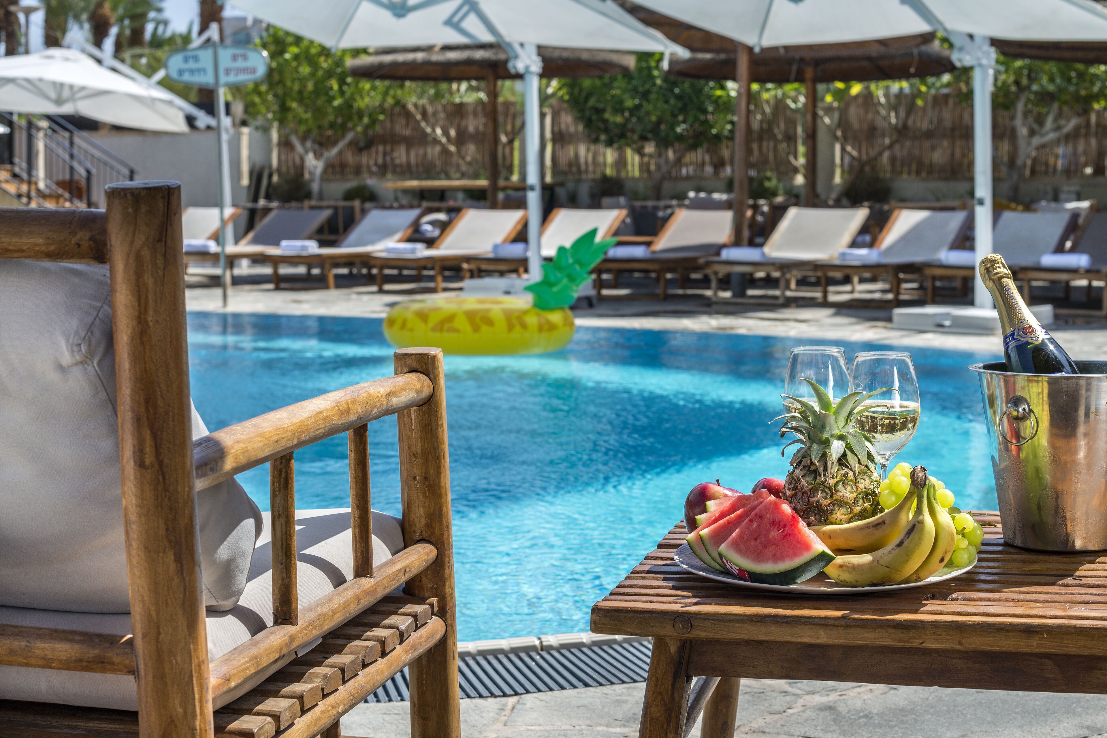 outdoor pool, open 9:00 am to 5:00 pm, pool loungers
