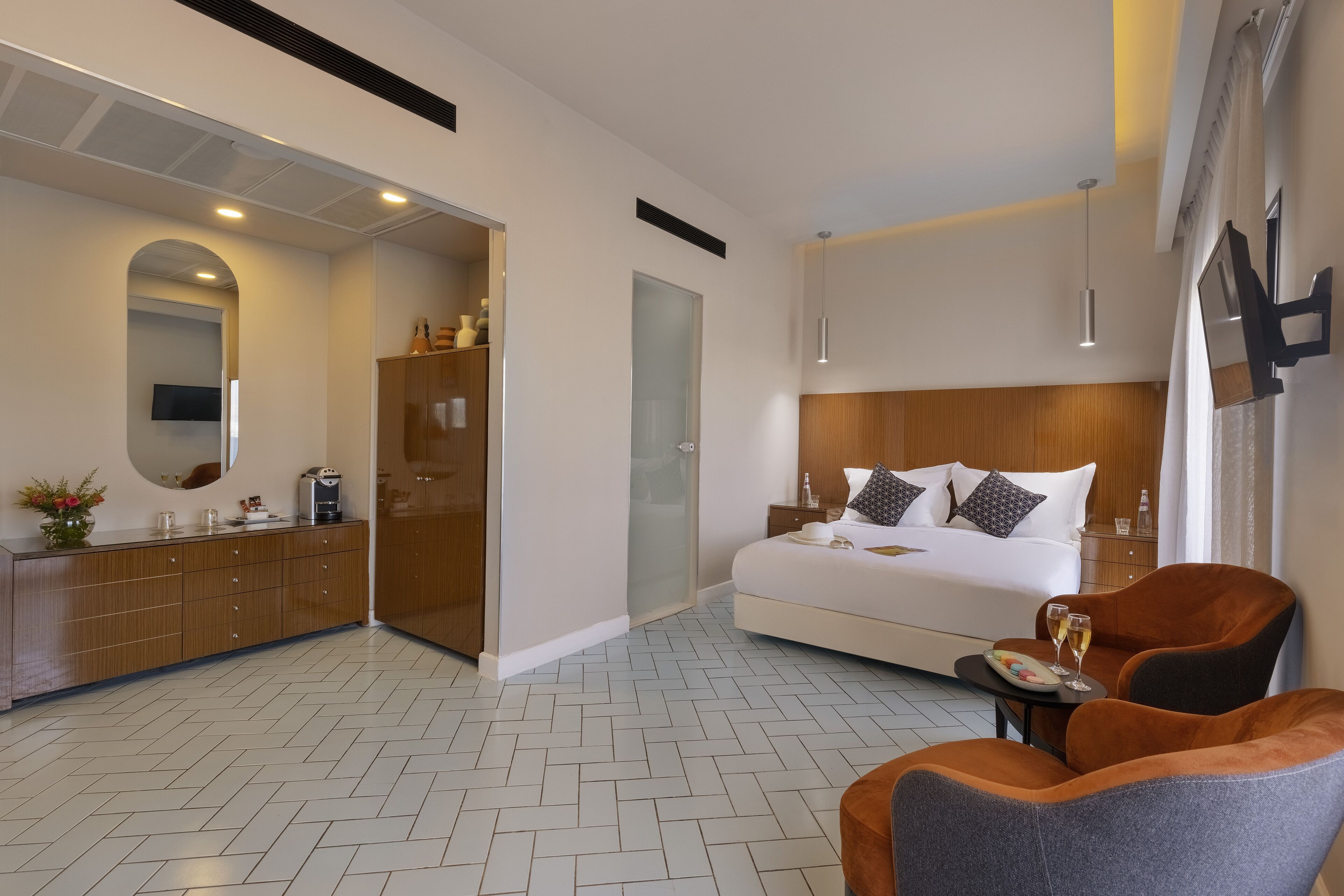 junior suite, balcony | minibar, in-room safe, soundproofing, iron/ironing board