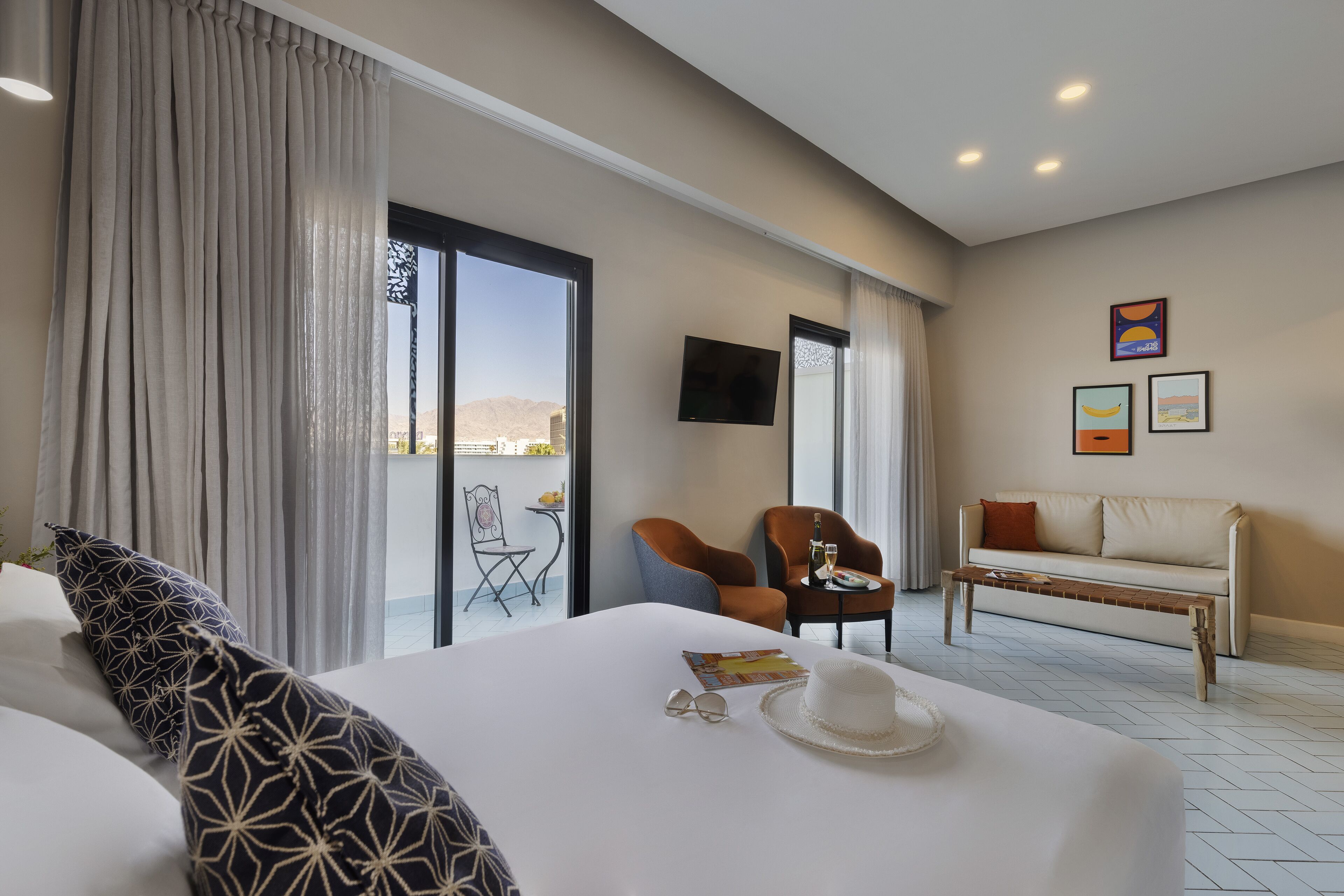 junior suite, balcony | minibar, in-room safe, soundproofing, iron/ironing board