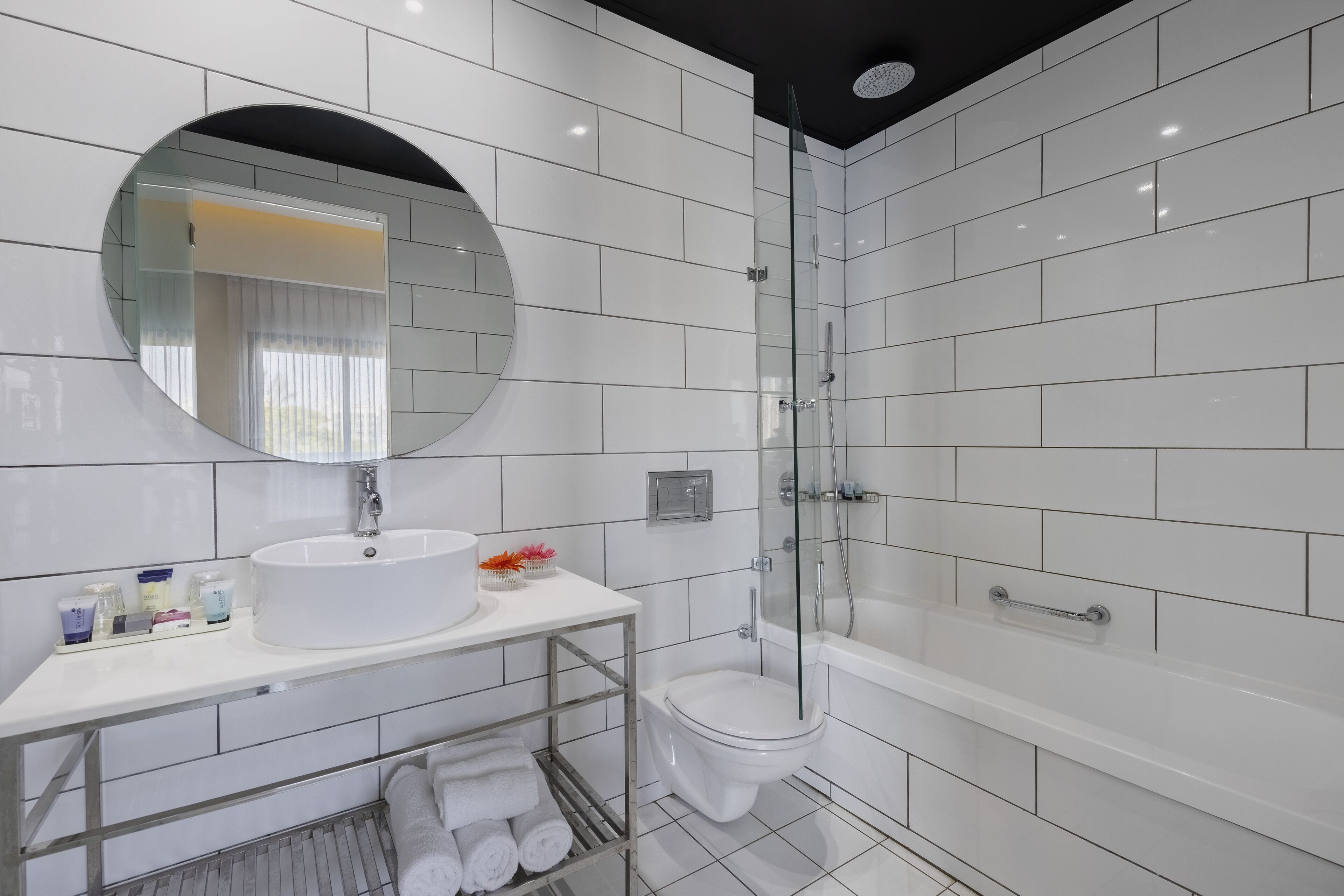 free toiletries, towels