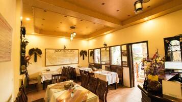 3 restaurants, breakfast, lunch served; local and international cuisine