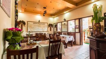 3 restaurants, breakfast, lunch served; local and international cuisine