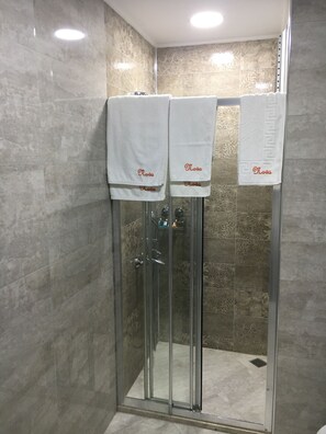 Elite Quadruple Room, 1 Bedroom, Garden View | Free minibar, desk, soundproofing, rollaway beds - Nova Citrus Hotel (Seferihisar)