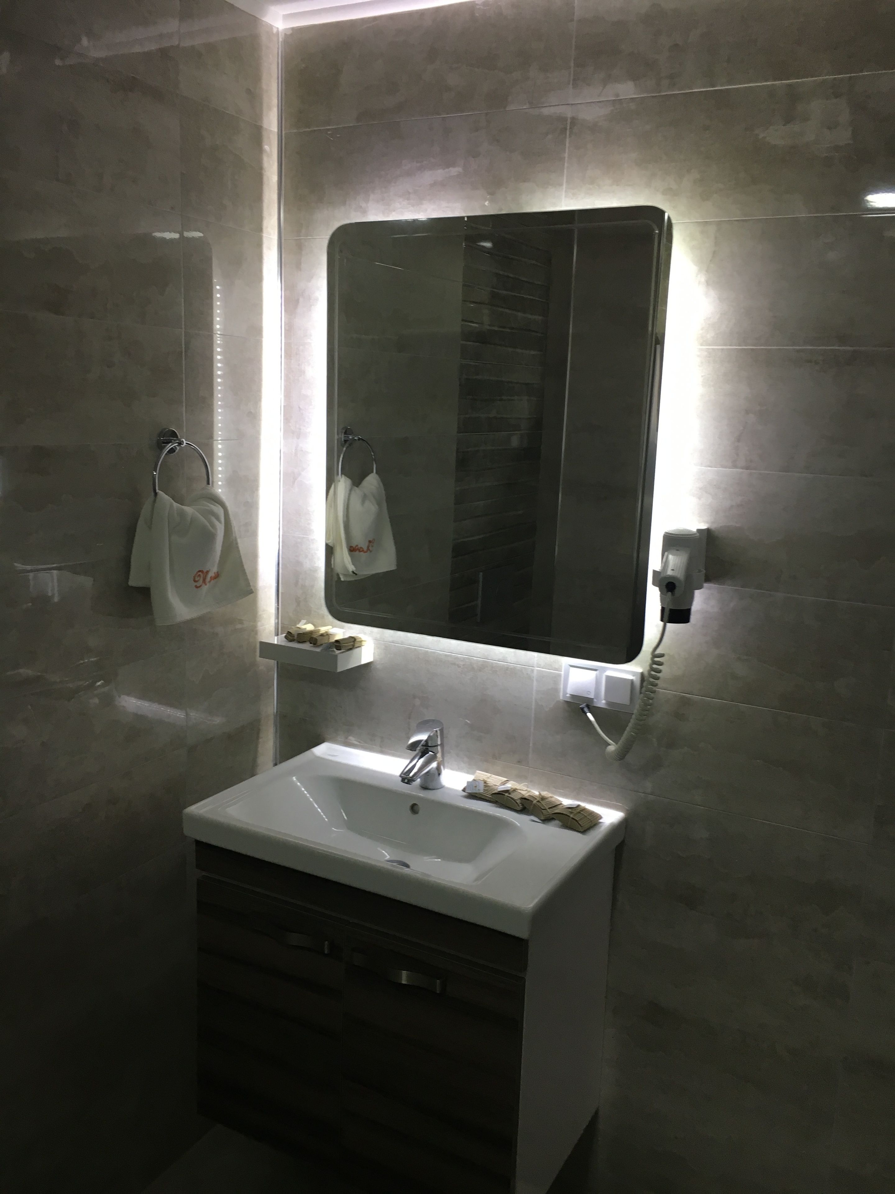 comfort room, 1 bedroom, private bathroom, city view | bathroom amenities | shower, free toiletries, hair dryer, bathrobes