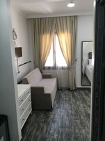 Minibar con artículos gratuitos, escritorio y sistema de insonorización 