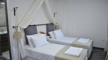 Kamar Klasik, 1 Tempat Tidur Queen, akses difabel | Minibar gratis, meja kerja, kedap suara, dan tempat tidur lipat/tambahan