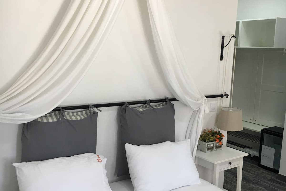 elite quadruple room, 1 bedroom, garden view | free minibar, desk, soundproofing, rollaway beds