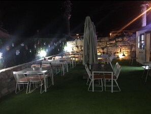 屋外ダイニングエリア
