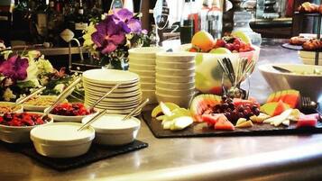 Daily full breakfast (GBP 15.00 per person)