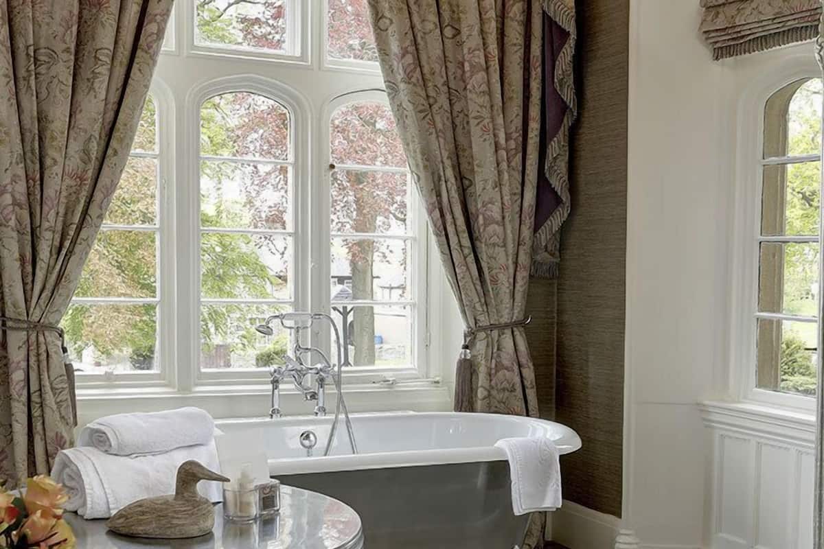 Suite (Turets) | Bathroom | Free toiletries, hair dryer, towels, toilet paper