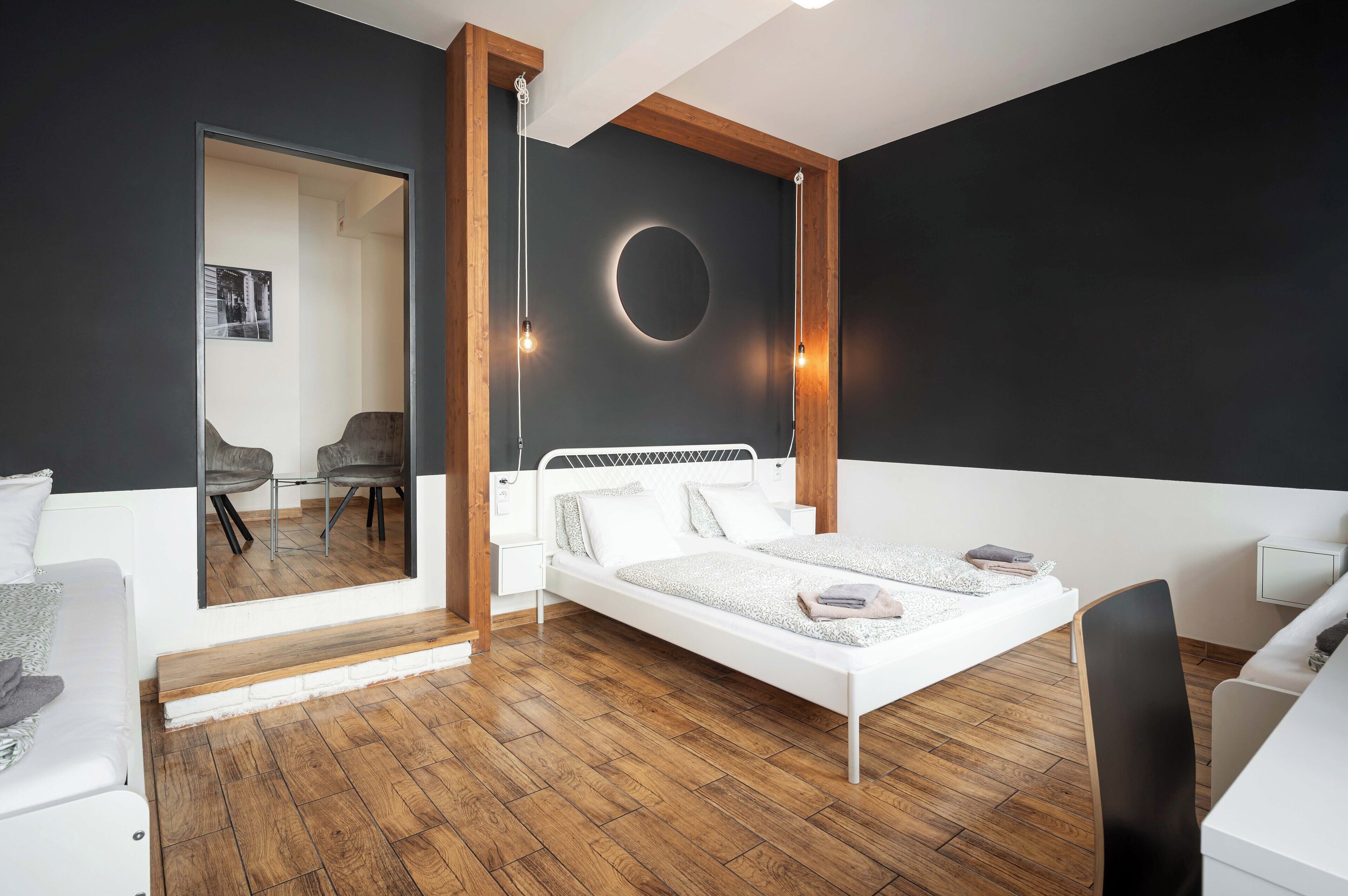 Caja de seguridad en la habitación y escritorio 