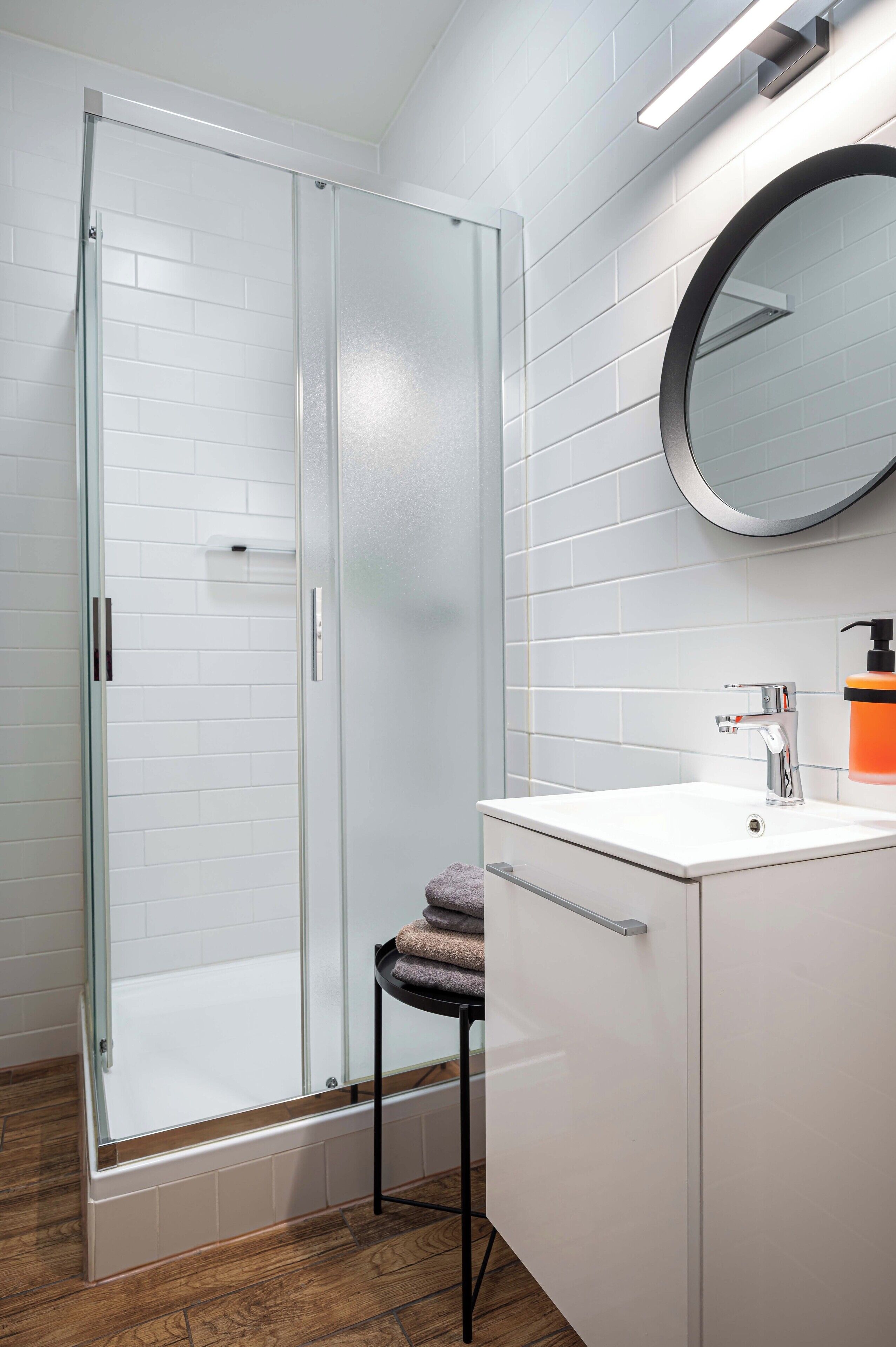 superior double room, 1 queen bed, ensuite | bathroom | shower, free toiletries, hair dryer, towels