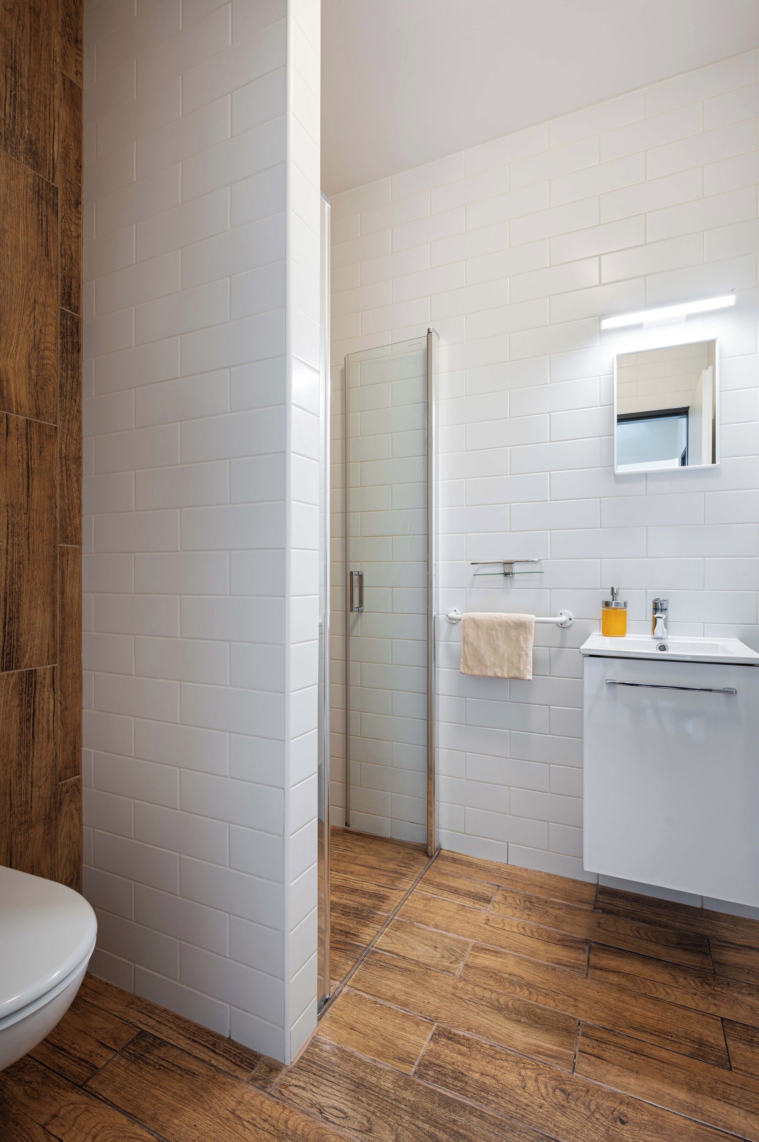 superior double room, 1 queen bed, ensuite | bathroom | shower, free toiletries, hair dryer, towels