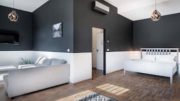 Superior Double Room, 1 Queen Bed, Ensuite | In-room safe, desk, soundproofing, iron/ironing board