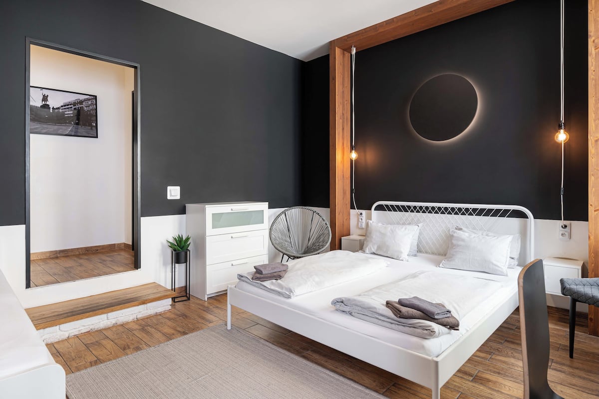 Coffres-forts dans les chambres, bureau, chambres insonorisées