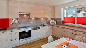 Chalet | Eigene Küche | Großer Kühlschrank, Mikrowelle, Ofen, Herdplatte