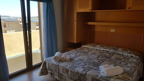 Double Room, Sea View | Free cribs/infant beds, rollaway beds, free WiFi - Hotel del Molo (Palau)