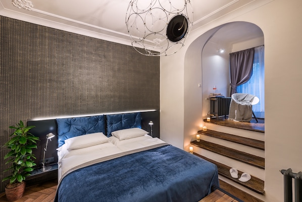 Apartment, 2 Bedrooms | 1 bilik tidur, peralatan tempat tidur premium, bar mini 