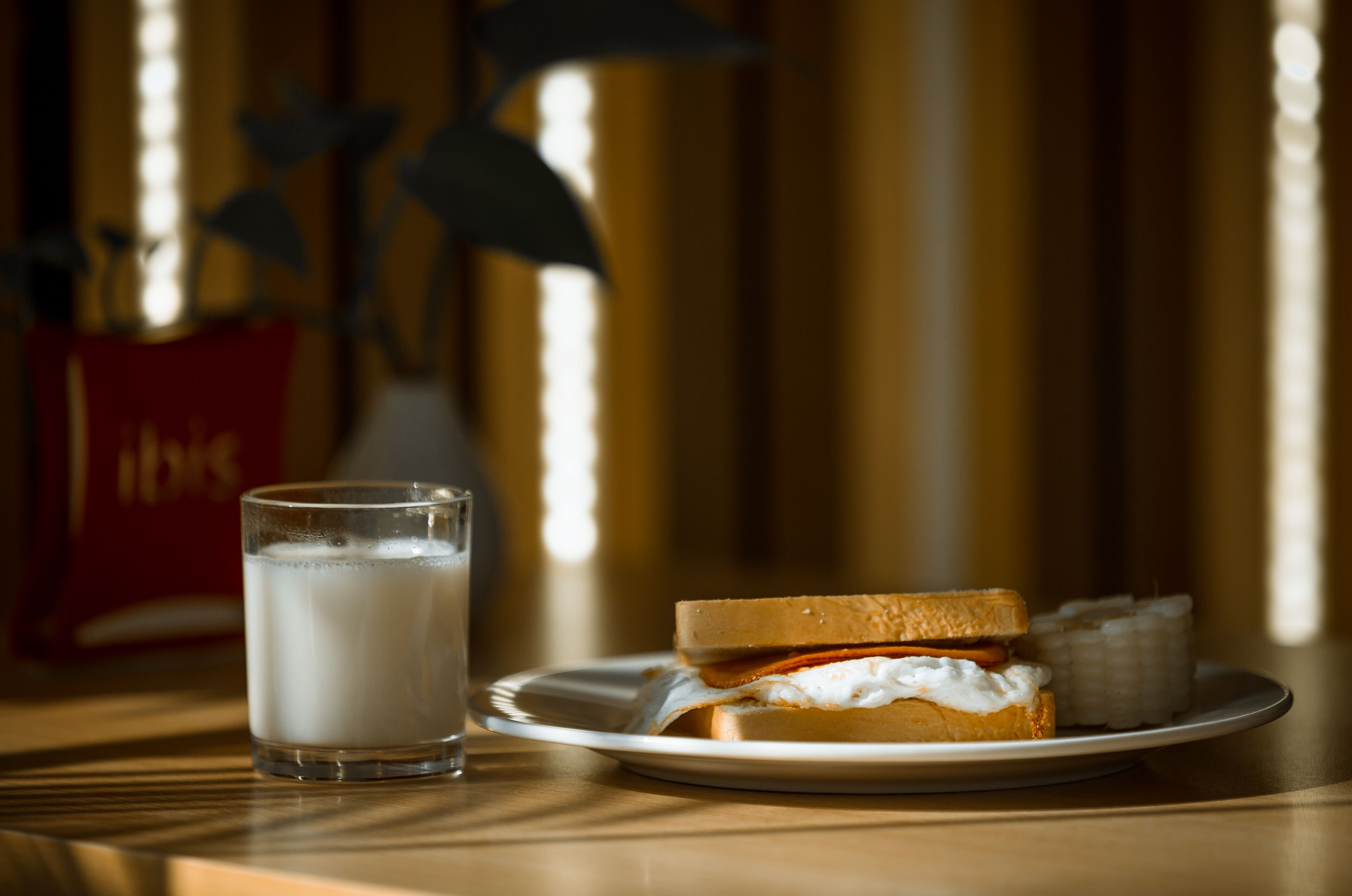 daily buffet breakfast (cny 25 per person)