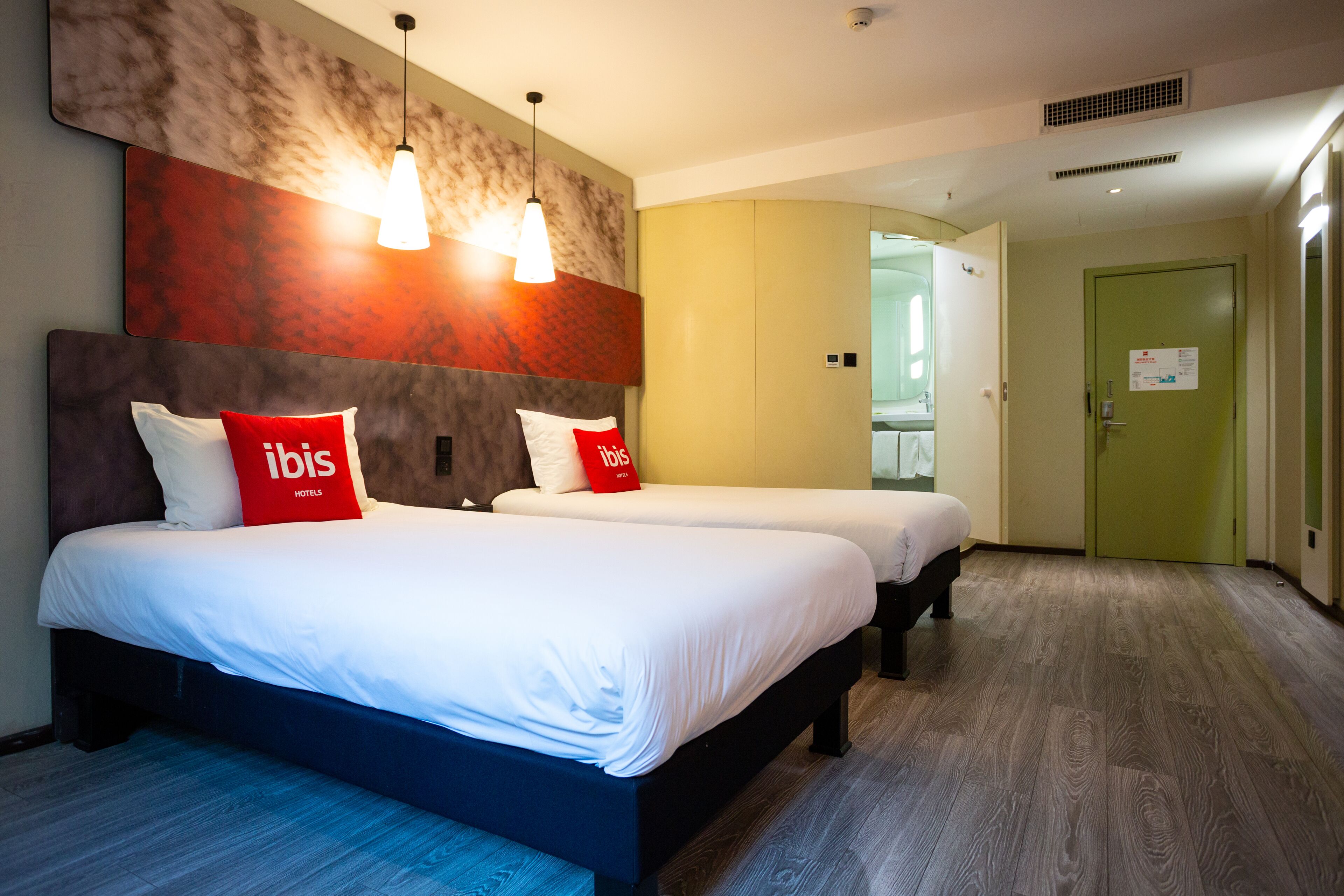 twin room | desk, blackout curtains, iron/ironing board, free wifi