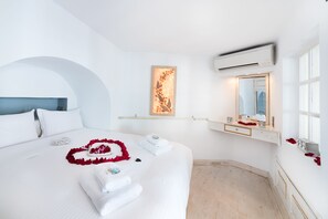 Luxury Villa, 1 Bedroom, Jetted Tub, Hill View | 1 bedroom, Egyptian cotton sheets, premium bedding, down duvets