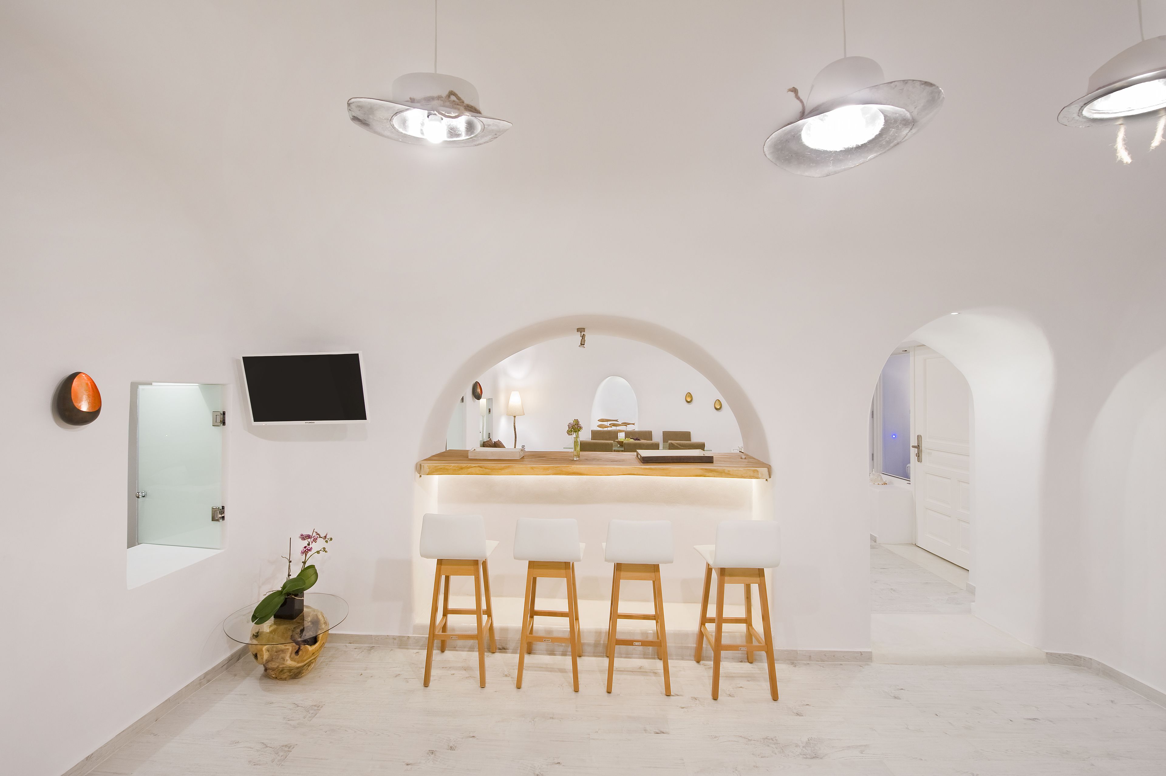 Biệt thự Cao cấp, 2 phòng ngủ, hồ bơi riêng, quang cảnh biển | Khu phòng khách | TV màn hình phẳng 50-inch có truyền hình vệ tinh, TV, lò sưởi 