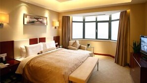 Minibar, bàn, màn/rèm cản sáng, giường gấp/giường phụ (phụ phí) 