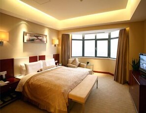 미니바, 책상, 암막 커튼, 간이 침대