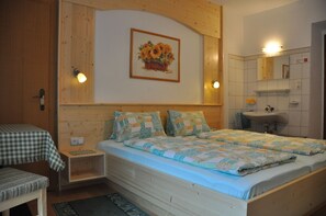 Individually decorated, individually furnished, free cots/infant beds - Appartements & Ferienwohnungen Pfausler (Oetz)
