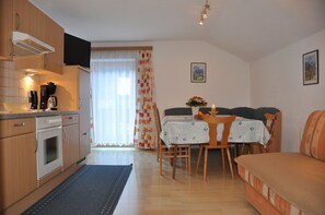 Apartment (Alpenrose) | Private kitchen | Fridge, oven, stovetop, dishwasher